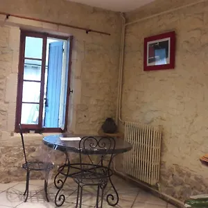  Hébergement de vacances Joli Maison En Pierre France