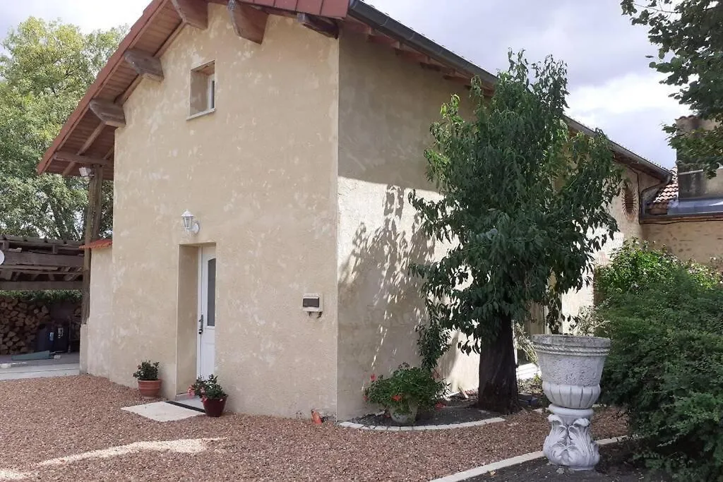 Gite Des Billaudes Thuret 0*,  France