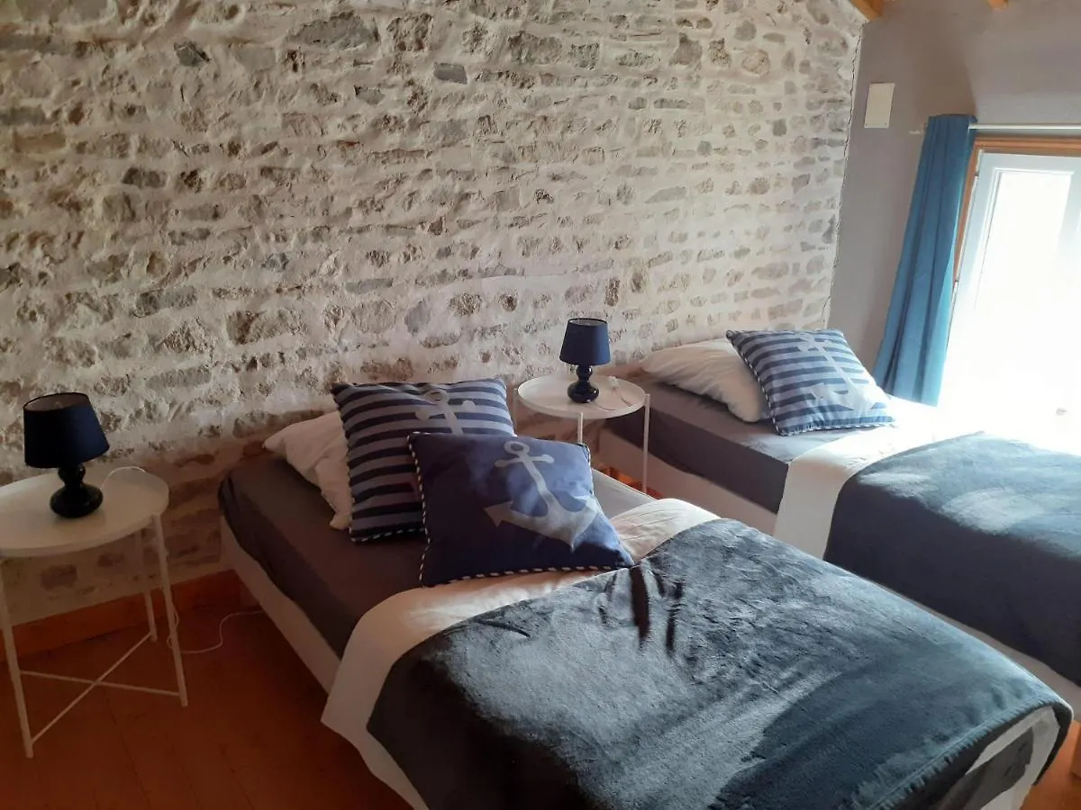 Holiday home Gite Des Billaudes Thuret